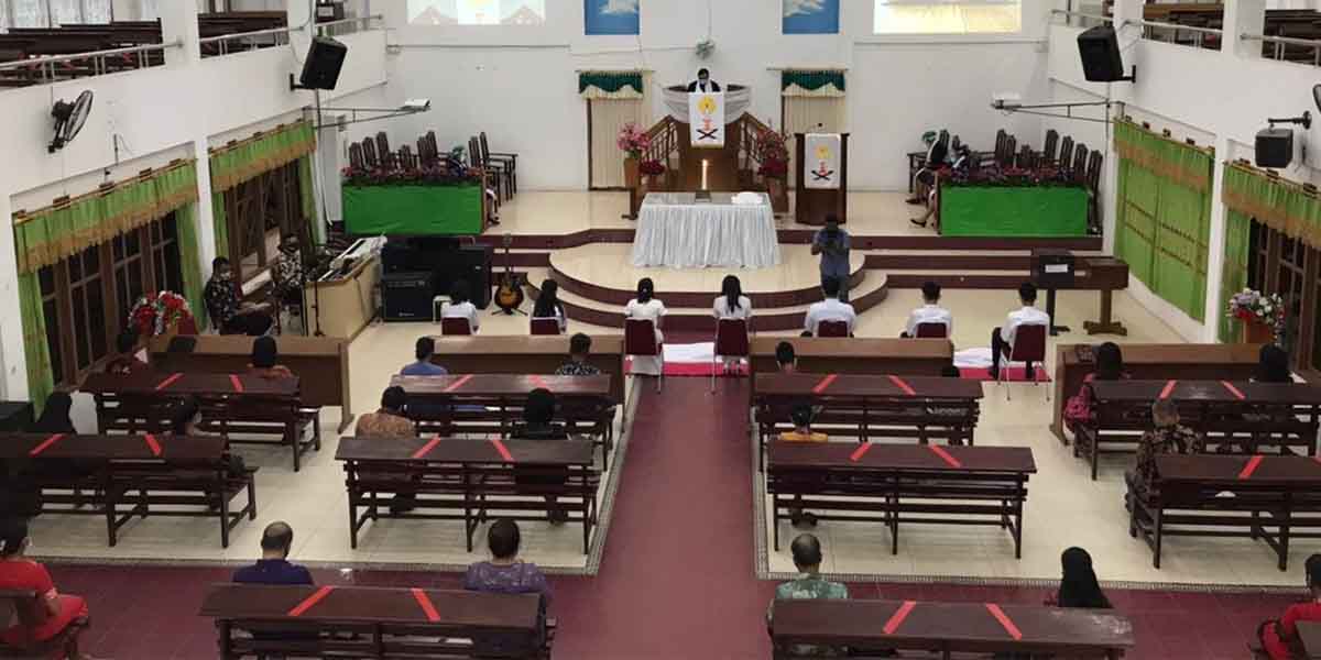 Ibadah di Gereja GKI Pniel Timika. Foto: Anti Patabang/Papua60detik